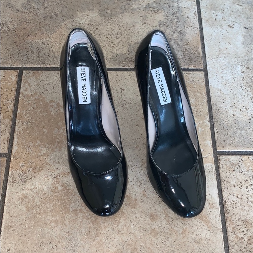 EUC! Steve Madden black patent leather pump size 8